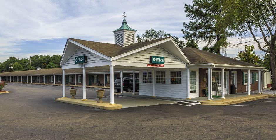 Ambassador Inn Fayetteville Exterior photo