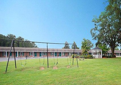Ambassador Inn Fayetteville Exterior photo